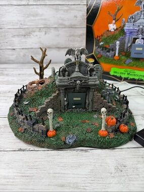 Lemax Spooky Town Hillside Mausoleum Lights with #84745 w/ Box 2008